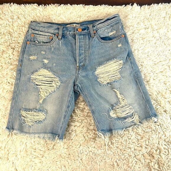 We The Free Pants - We The Free Distressed Denim Jean Shorts Mid Rise Raw Hem Light Wash Size 25
